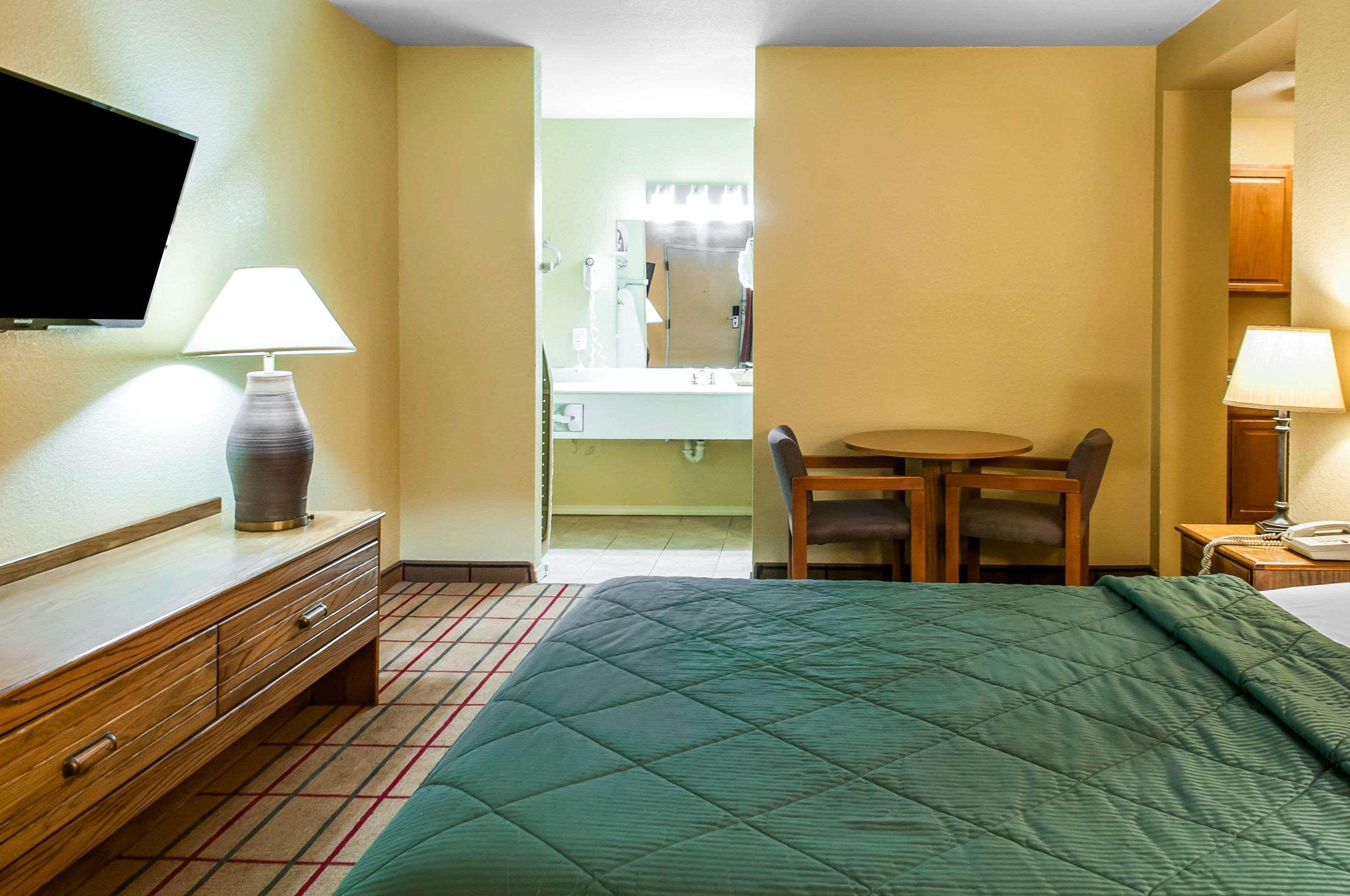 Rodeway Inn East Албукерке Екстериор снимка
